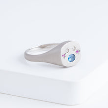 Load image into Gallery viewer, Big oval mouth face signet ring with sapphire cheeks and white diamond eyes
