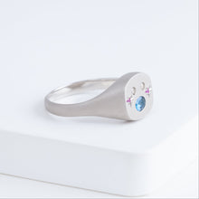 Load image into Gallery viewer, Big oval mouth face signet ring with sapphire cheeks and white diamond eyes
