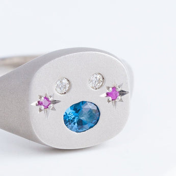Big oval mouth face signet ring with sapphire cheeks and white diamond eyes
