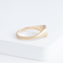 Load image into Gallery viewer, Small oval mouth face signet ring with sparkly cheeks
