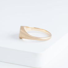 Load image into Gallery viewer, Small oval mouth face signet ring with sparkly cheeks
