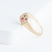 Load image into Gallery viewer, Small oval mouth face signet ring with sparkly cheeks
