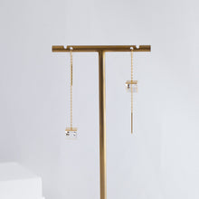 Load image into Gallery viewer, Reflection quartz threader earrings
