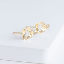 Load image into Gallery viewer, Reflection quartz studs
