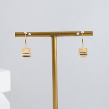Load image into Gallery viewer, Reflection quartz hook earrings

