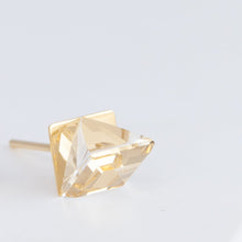 Load image into Gallery viewer, Reflection quartz studs

