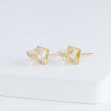 Load image into Gallery viewer, Reflection quartz studs
