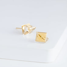 Load image into Gallery viewer, Reflection quartz studs
