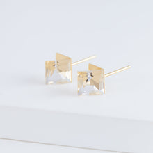 Load image into Gallery viewer, Reflection quartz studs
