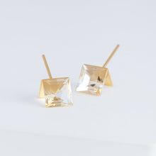 Load image into Gallery viewer, Reflection quartz studs
