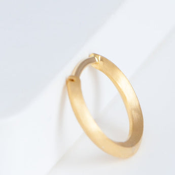 Shape small round earring