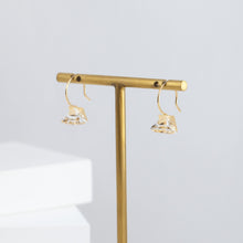 Load image into Gallery viewer, Reflection quartz hook earrings
