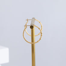 Load image into Gallery viewer, Tying hoop earrings with diamonds
