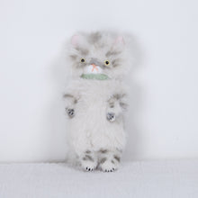Load image into Gallery viewer, Sate - Small chilling cat doll
