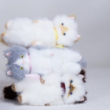Load image into Gallery viewer, Sate - Small chilling cat doll
