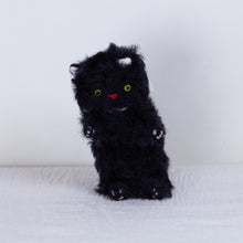 Load image into Gallery viewer, Sate - Small chilling cat doll
