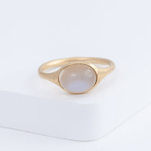 Load image into Gallery viewer, Maxi Yui moonstone ring

