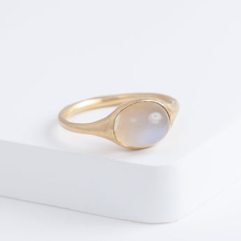 Maxi Yui moonstone ring