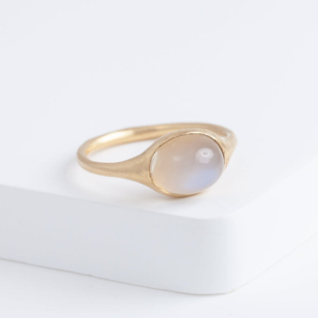 Maxi Yui moonstone ring