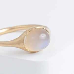 Maxi Yui moonstone ring