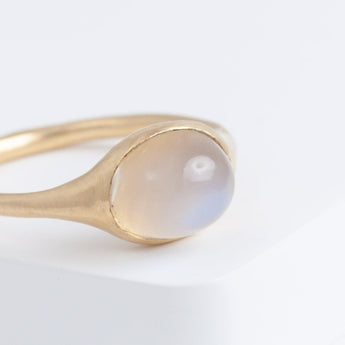 Maxi Yui moonstone ring