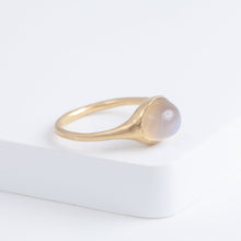 Load image into Gallery viewer, Maxi Yui moonstone ring
