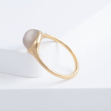 Load image into Gallery viewer, Maxi Yui moonstone ring
