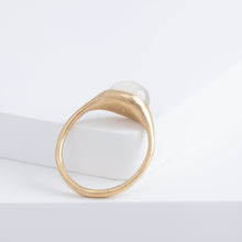 Load image into Gallery viewer, Maxi Yui moonstone ring
