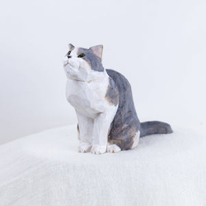 Ryoji Bannai - #2512 Mackerel tabby and white sitting cat