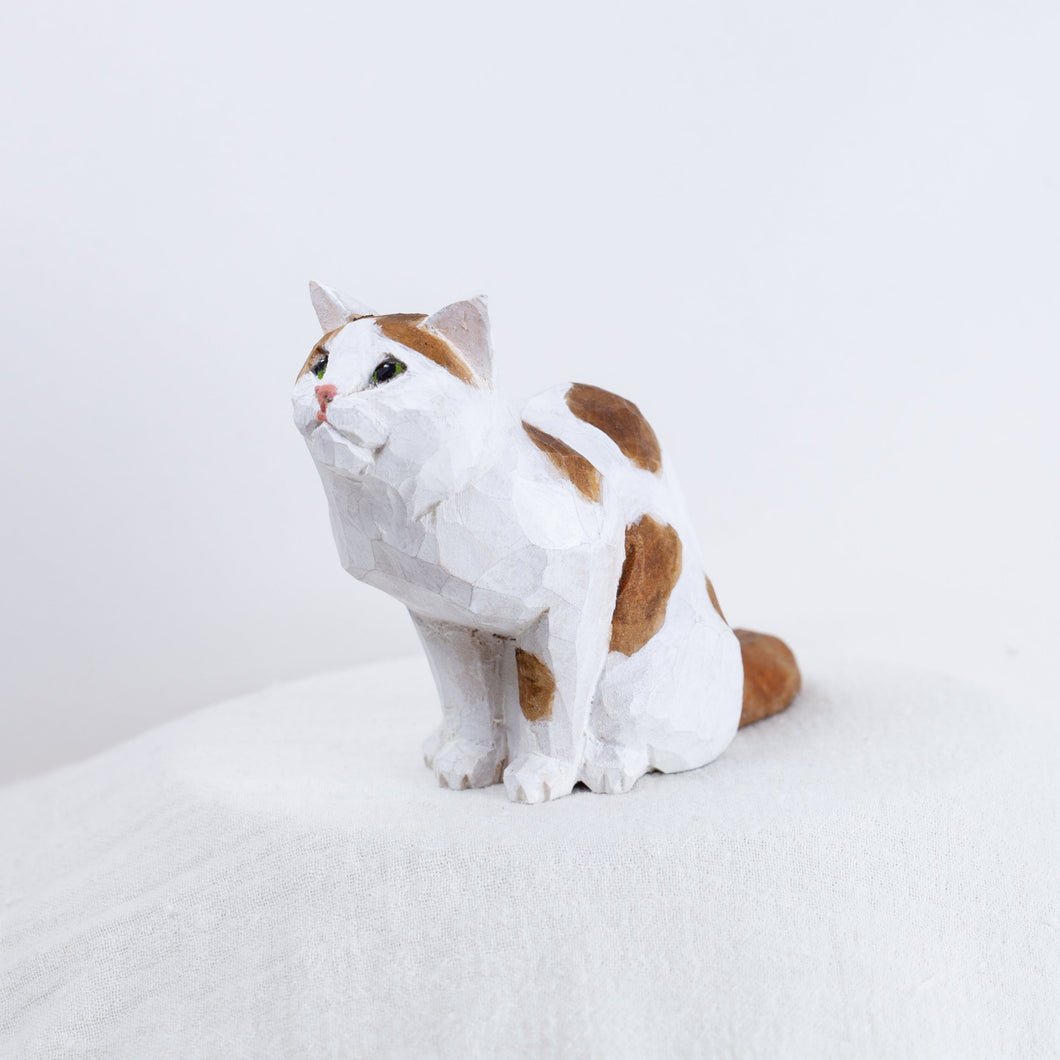 Ryoji Bannai - #2516 Orange and white sitting cat