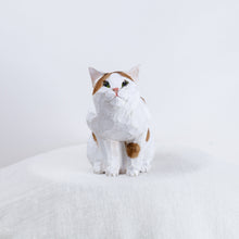 Load image into Gallery viewer, Ryoji Bannai - #2516 Orange and white sitting cat

