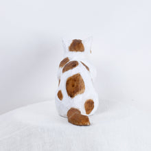 Load image into Gallery viewer, Ryoji Bannai - #2516 Orange and white sitting cat
