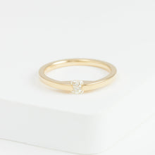Load image into Gallery viewer, Unite yellow gold ring with old mine cut diamond
