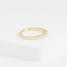Load image into Gallery viewer, Unite yellow gold ring with old mine cut diamond
