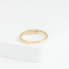 Load image into Gallery viewer, Unite yellow gold ring with old mine cut diamond
