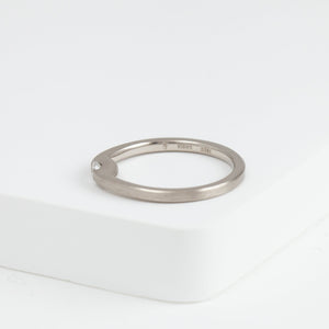 Unite white gold ring with radiant cut diamond