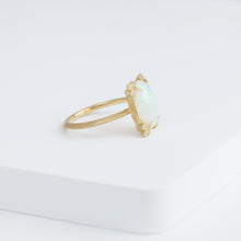 Load image into Gallery viewer, Spread Australian opal ring
