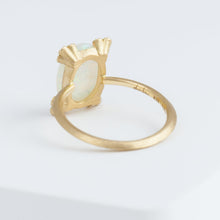 Load image into Gallery viewer, Spread Australian opal ring
