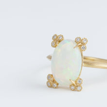 Load image into Gallery viewer, Spread Australian opal ring
