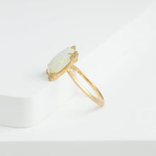 Load image into Gallery viewer, Spread Australian opal ring
