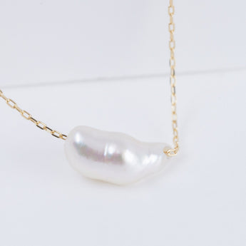 Kidney white pearl necklace