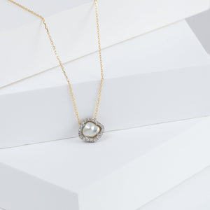 Tulle south sea pearl and diamond necklace