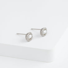 Load image into Gallery viewer, Tulle south sea pearl diamond studs

