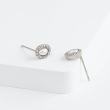 Load image into Gallery viewer, Tulle south sea pearl diamond studs
