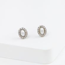 Load image into Gallery viewer, Tulle south sea pearl diamond studs
