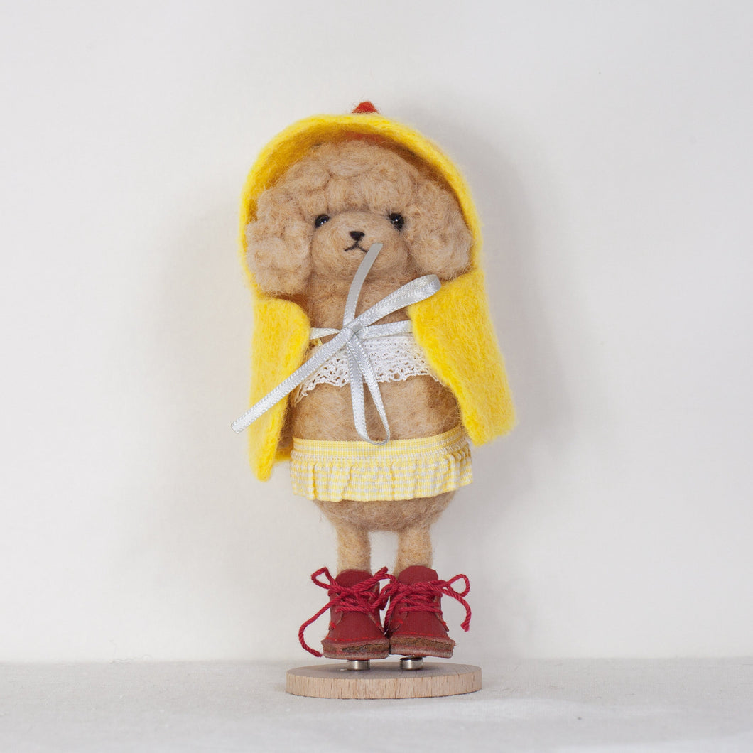 Fluffy - large yellow poncho Poodle doll [Kolekto Special]