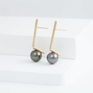 Dent black pearl long earrings