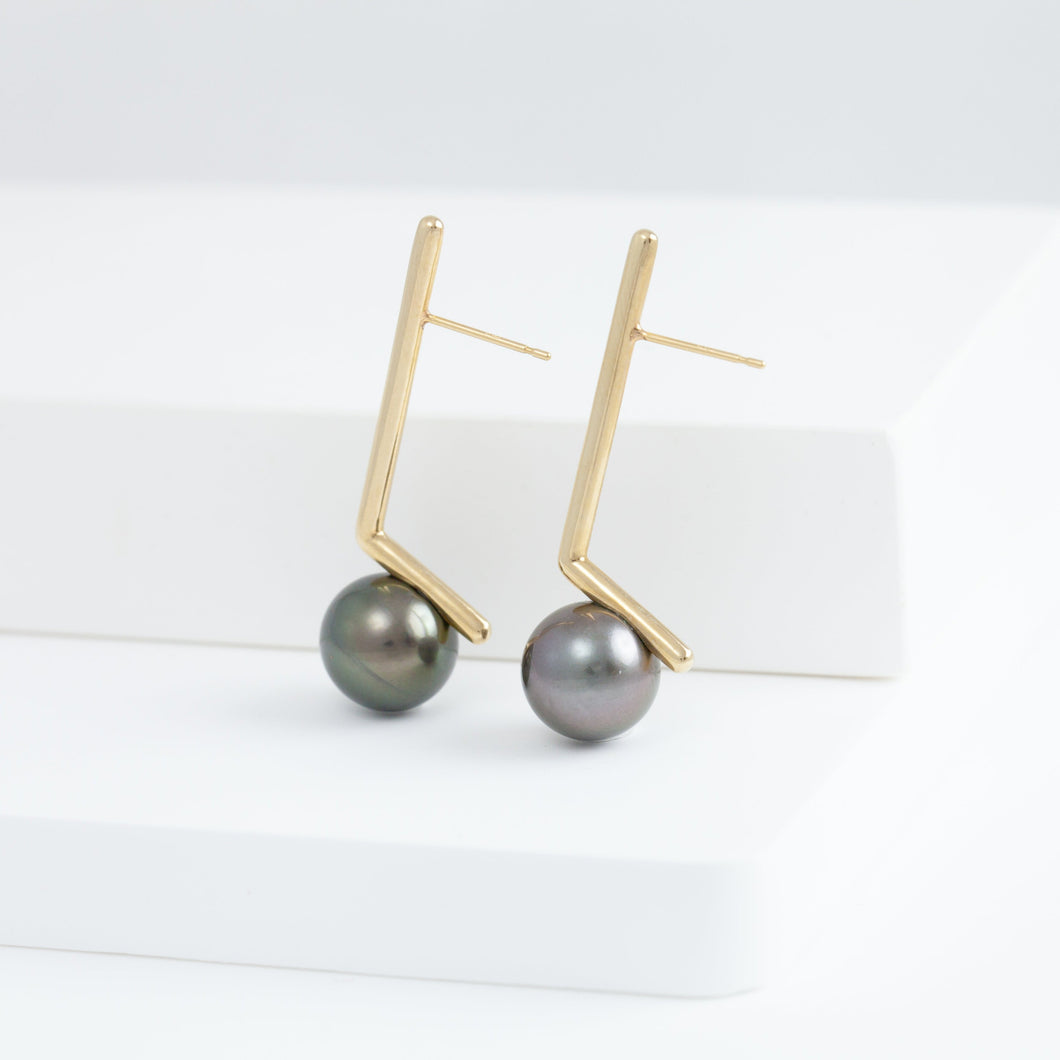 Dent black pearl long earrings