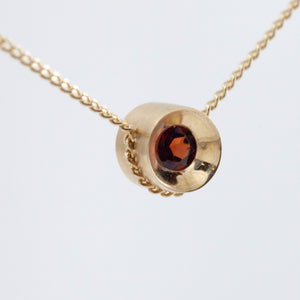 Spot garnet necklace