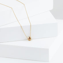 Load image into Gallery viewer, Spot garnet necklace
